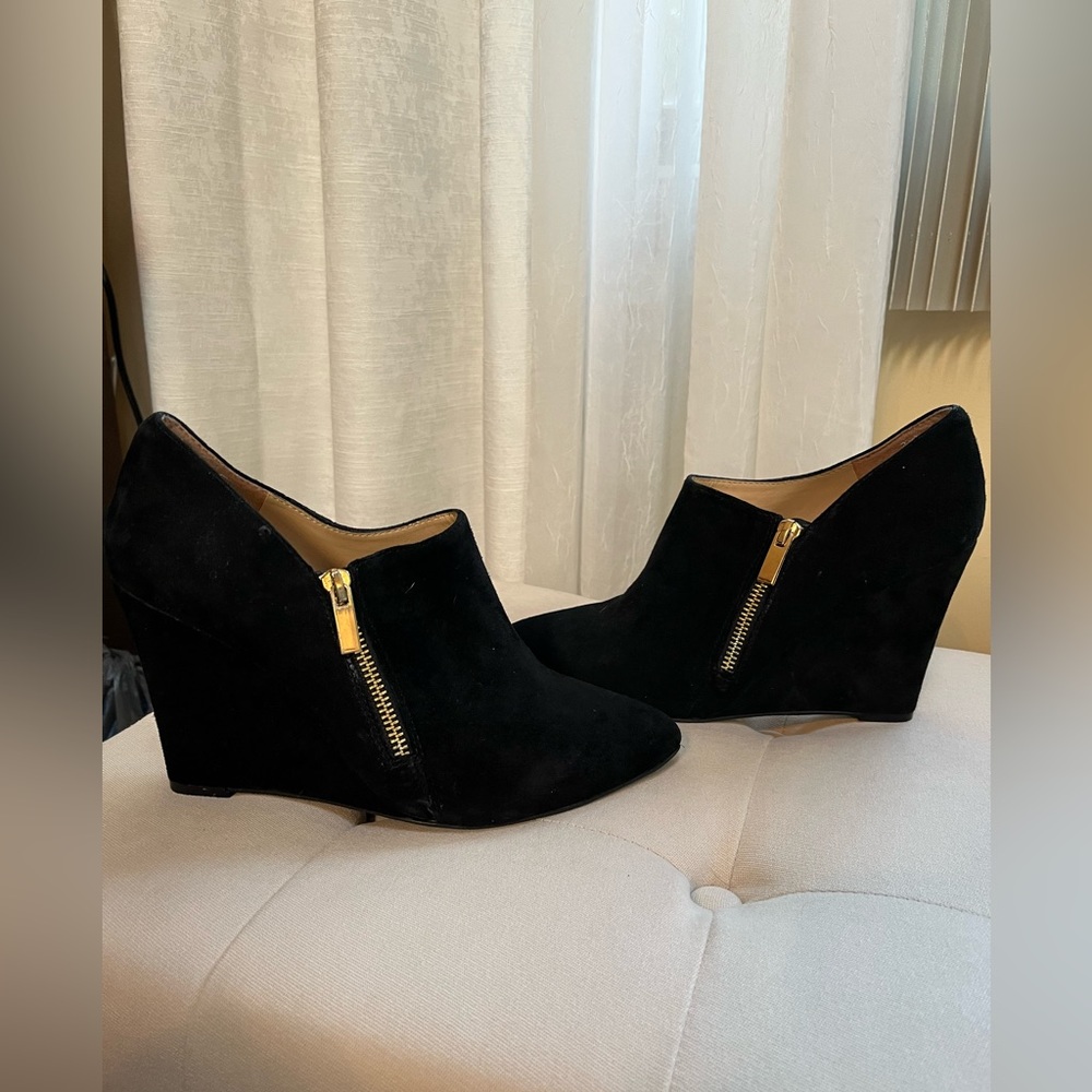 Jessica Simpson side zip wedge..8.5